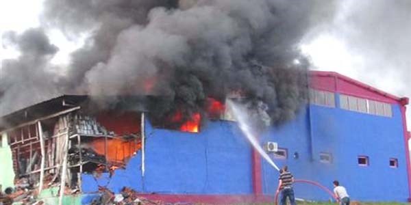 Tarihi �ncil'i satmaya �al���rken yakaland�