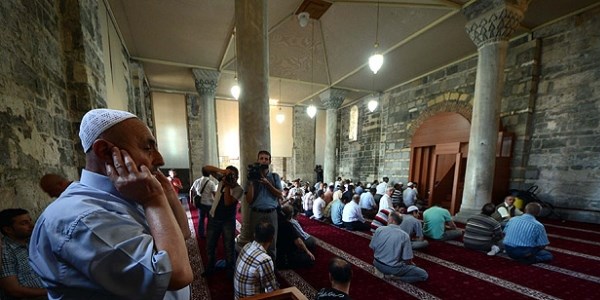 Ayasofya 52 y�l sonra ibadete a��ld�