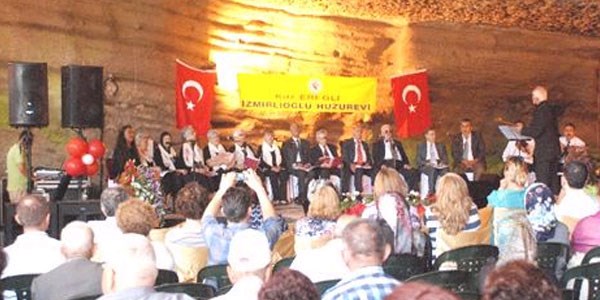 Huzurevi sakinleri ma�arada konser verdi