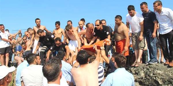 Samsun'da 2 kişi boğuldu, 2 kişi kayıp
