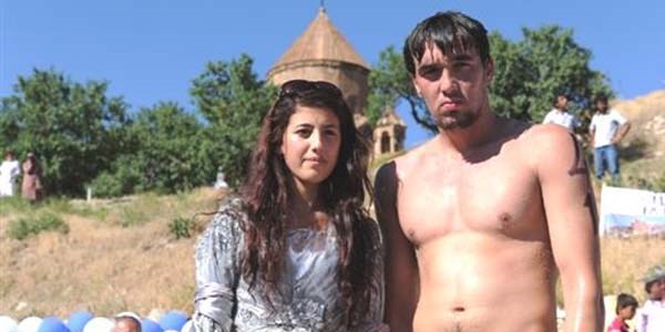 Kulaçlar 'Ahtamara Aşkına' atıldı