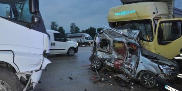 Bursa'da feci kaza: 3 l, 2 yaral
