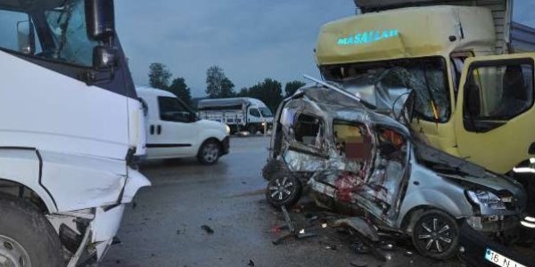 Bursa'da feci kaza: 3 ölü, 2 yaralı