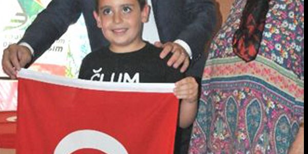 Yalova'da bayrak da��t�m�