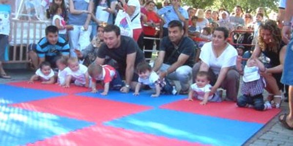 Burhaniye'de bebekler yarıştı