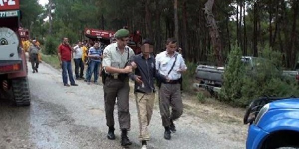 Ormanı yakarken suçüstü yakalandı
