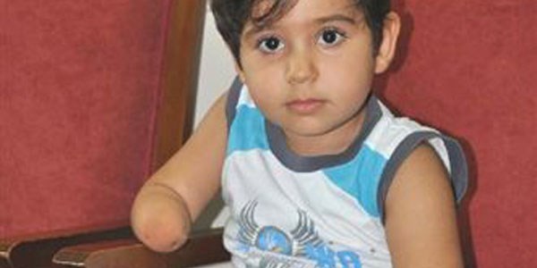 Yar�m kollu bebek do�umuna beraat