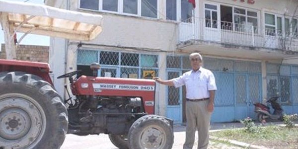 Belediye Başkan Vekili, traktörünü makam aracı yaptı/ Video