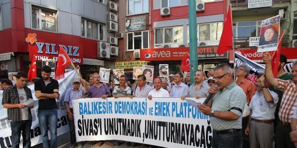 Katledilen aydın ve sanatçılar Balıkesir'de anıldı