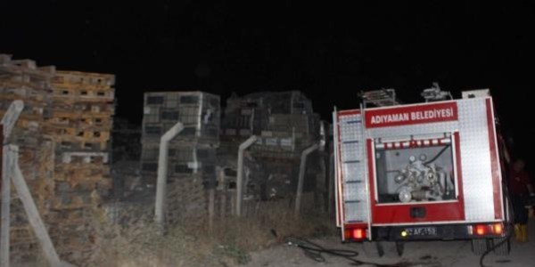 Adıyaman'da fayans deposunda yangın