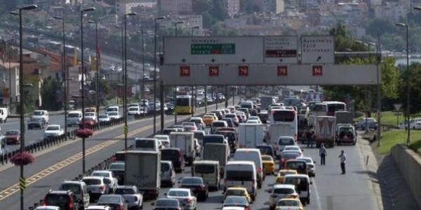 Haliç Köprüsü girişindeki çalışma trafiği felç etti