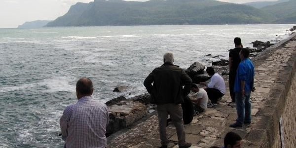 Balık tutarken kaybolan gençler aranıyor