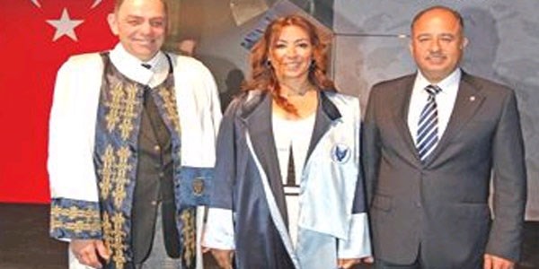 Yaşar Üniversitesi'nde süper anne birinci oldu