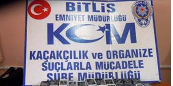 Kamyonetten 350 adet kaçak cep telefonu çıktı