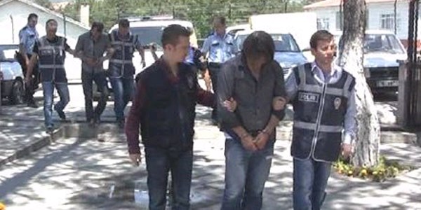 Sahte paralar otomobilin sigorta kutusundan çıktı
