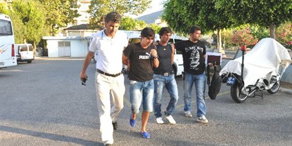 Gürcü hırsızlar polisten kaçamadı
