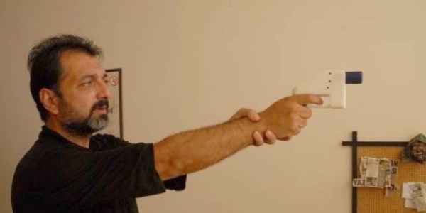 3D yazıcı ile tabanca yaptı, uyardı/Video