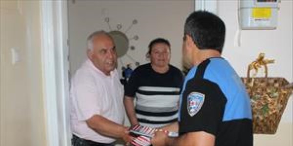 Polisler tatilcileri hırsızlara karşı uyarıyor