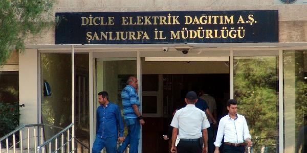 Memur namaz için kalktı, veznesindeki 7 bin lira çalındı