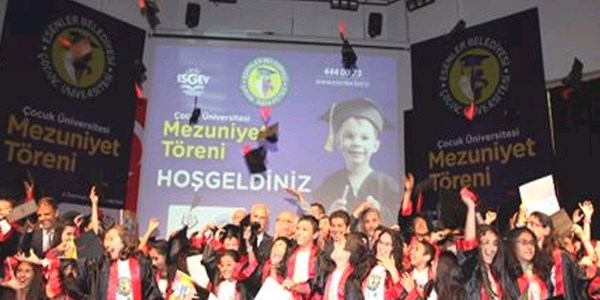 Yaşları küçük diplomaları büyük