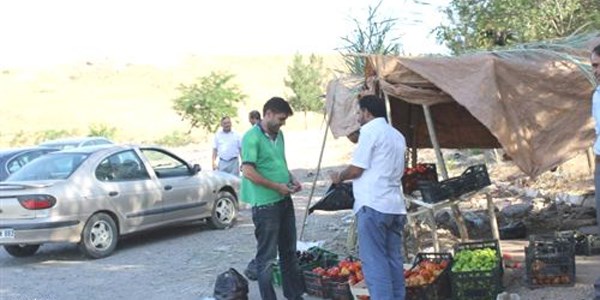 20 yıllık karakol köylülerin sebze tezgahı oldu