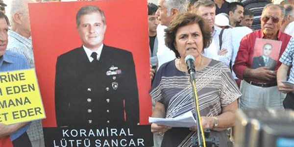Foça'da sessiz çığlık eylemi