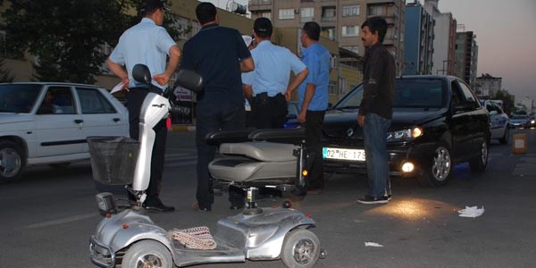 Otomobilin çarptığı engelli yaralandı