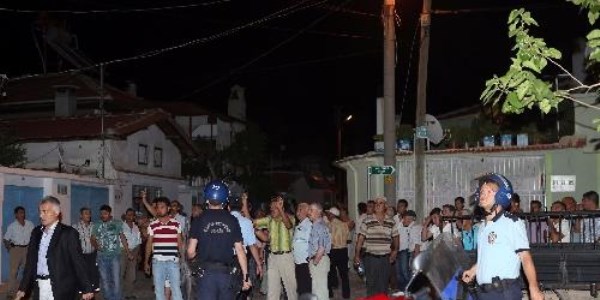 İki grup arasındaki kavgayı polis zor ayırdı