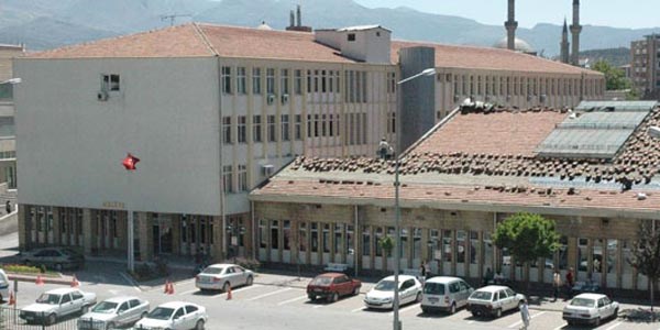 10 yaşında evlendi, 14 yaşında anne oldu