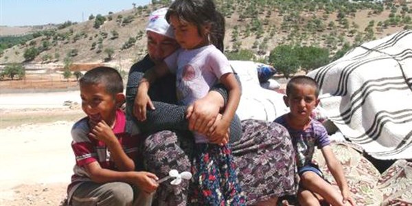 150 lira kirayı ödeyemeyen 8 kişilik aile sokakta kaldı