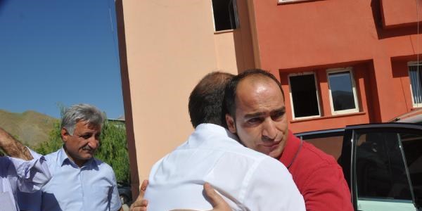 Başsavcı, gözyaşlarıyla Hakkari'den ayrıldı