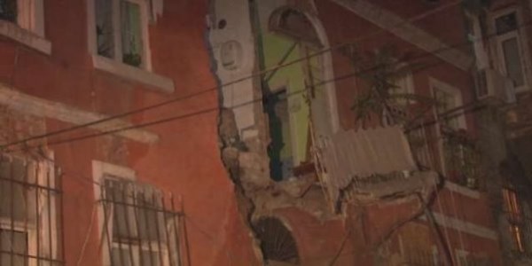 Sahur vakti duvarlar çöktü