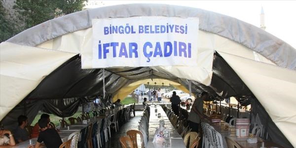 Belediye 500 kişilik Ramazan çadırı kurdu
