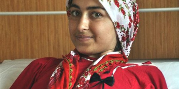 Evlerine düşen havan mermisiyle yaralanan genç kız, hatay'da ameliyat edildi