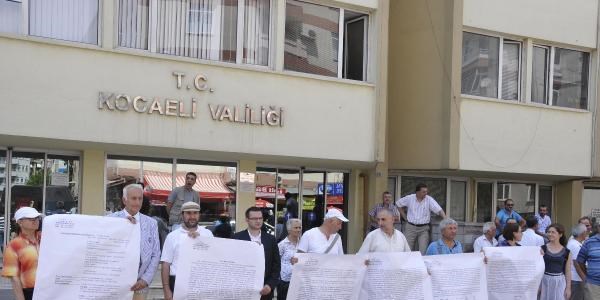 Kocaeli Valili�i �n�nde, liman in�aat� protestosu