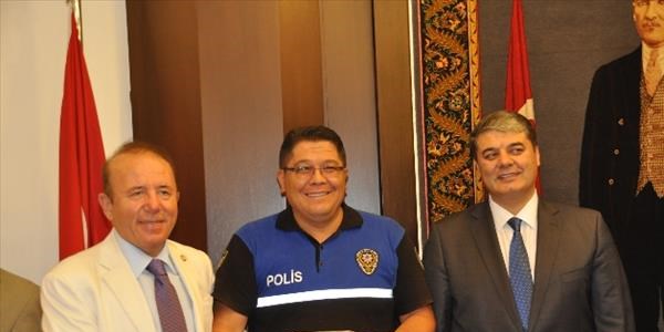 102 polise �st�n ba�ar� belgesi