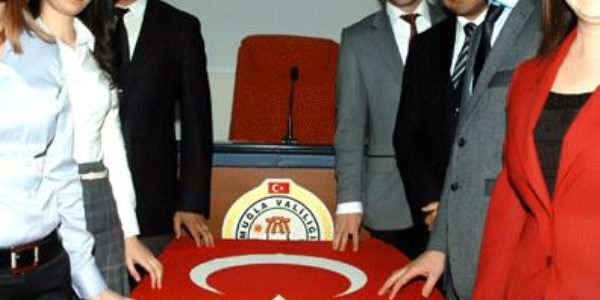 Kıyafetten dolayı atılan aday memurlara af