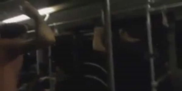 Gezi eylemcileri polisi metrobüste yakaladı