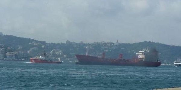 İstanbul Boğazı'nda faciaya kıl payı