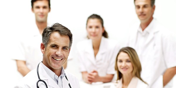 Hastasını kandıran doktor yandı