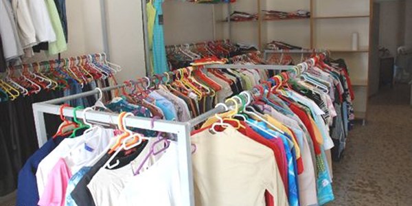 Didim'de sosyal market ihtiya� sahibi ile hay�rseveri bulu�turuyor