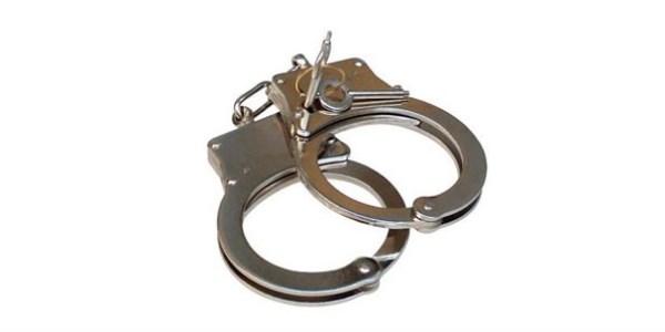 Aranan ��pheli cezaevindeki a�abeyini ziyarette yakaland�