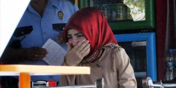 T�rbanl� ��retmene yumruklu sald�r�/ Video