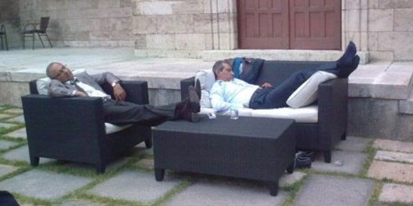 Milletvekilini sinirlendiren fotoğraf