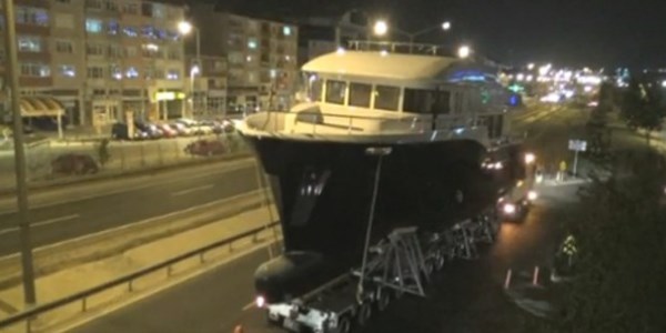 E-5'ten 75 tonluk gemi geçti