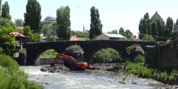 Tarihi ta� k�pr� restore ediliyor