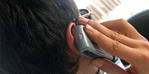 Cep telefonuyla konuşurken balkondan düştü