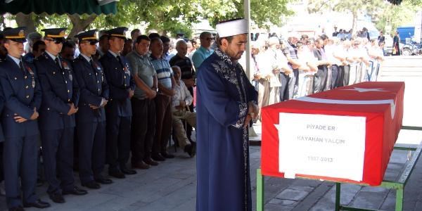 İntihar eden asker Kayseri'de toprağa verildi