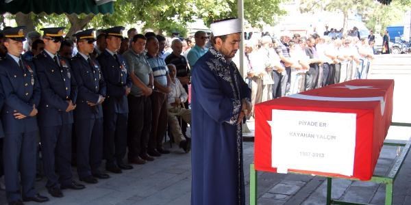ntihar eden asker Kayseri'de topraa verildi