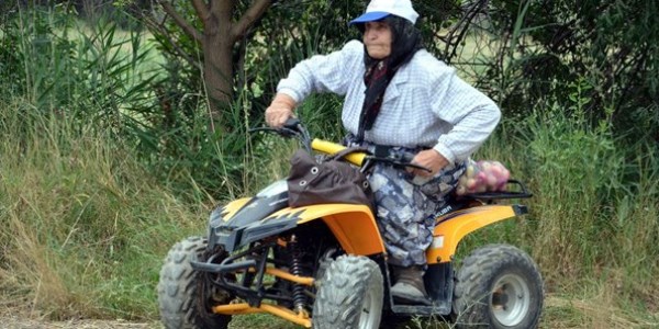 75 yaşındaki Emine ninenin ATV tutkusu